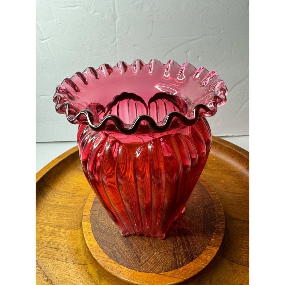 Fenton Cranberry Hexagon Ribbed Vase With Crimped Ruffled Rim 5"H - Picture 2 of 8